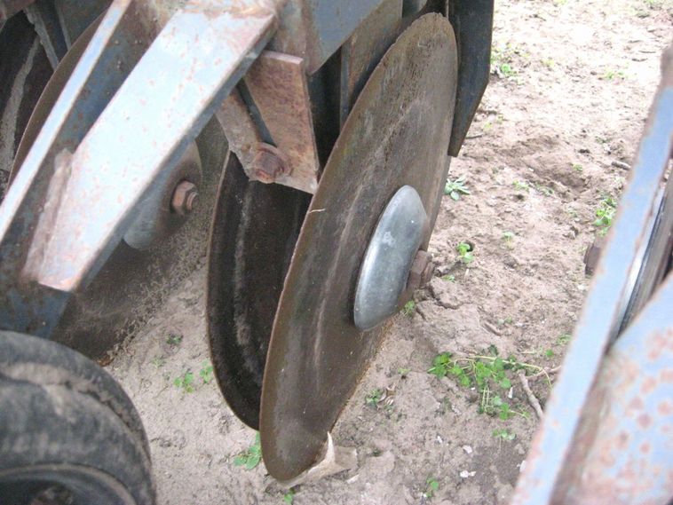 image for item 3801 (2) John Deere DF2080 double disc drills with Cullison tandem drill hitch