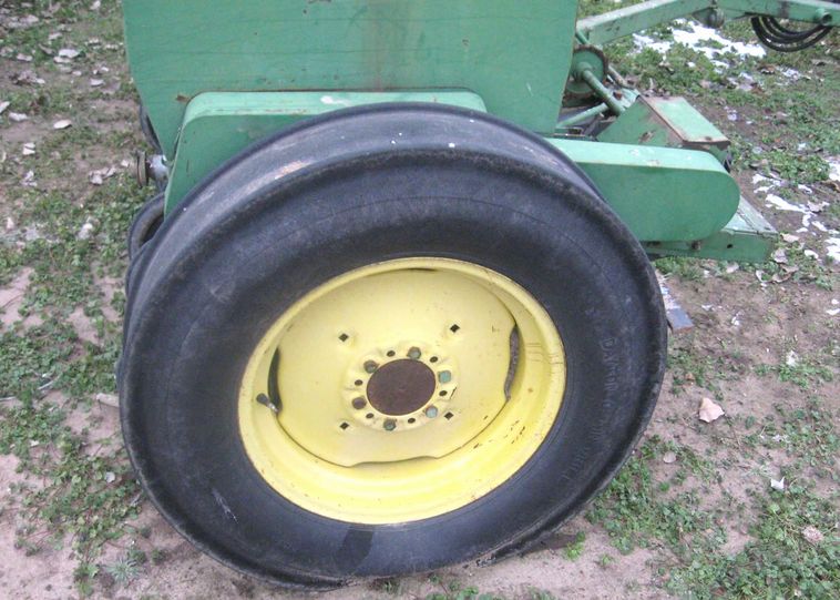 image for item 3801 (2) John Deere DF2080 double disc drills with Cullison tandem drill hitch