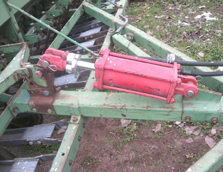 image for item 3801 (2) John Deere DF2080 double disc drills with Cullison tandem drill hitch
