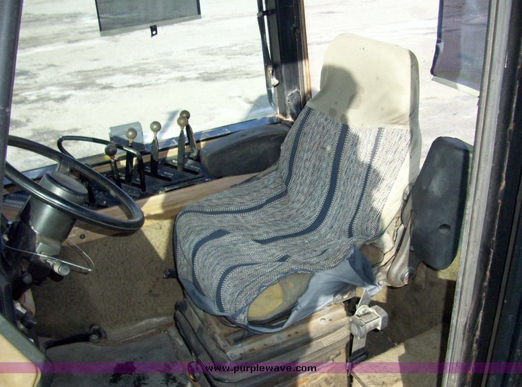 image for item 5327 1988 Caterpillar Challenger 65 tractor