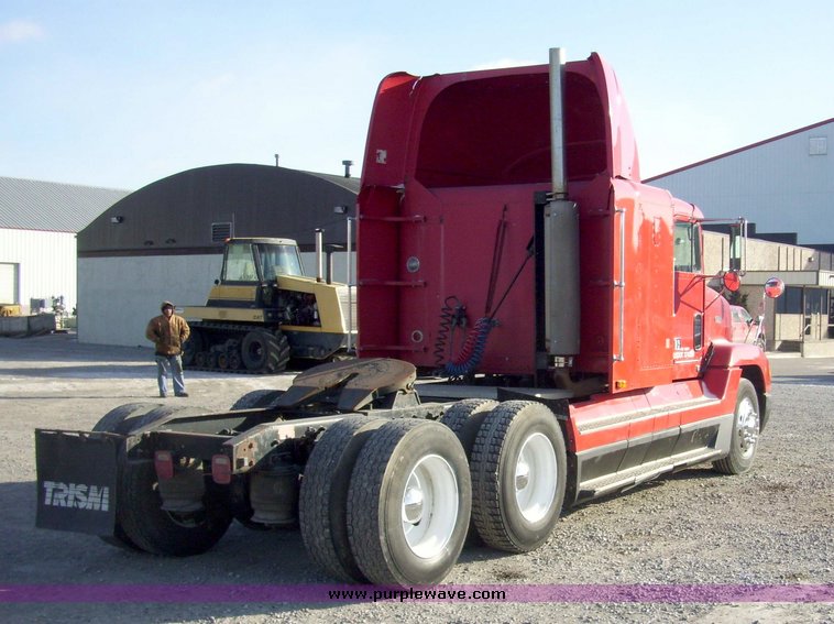 image for item 5328 1992 Freightliner Conventional FLD120 sleeper