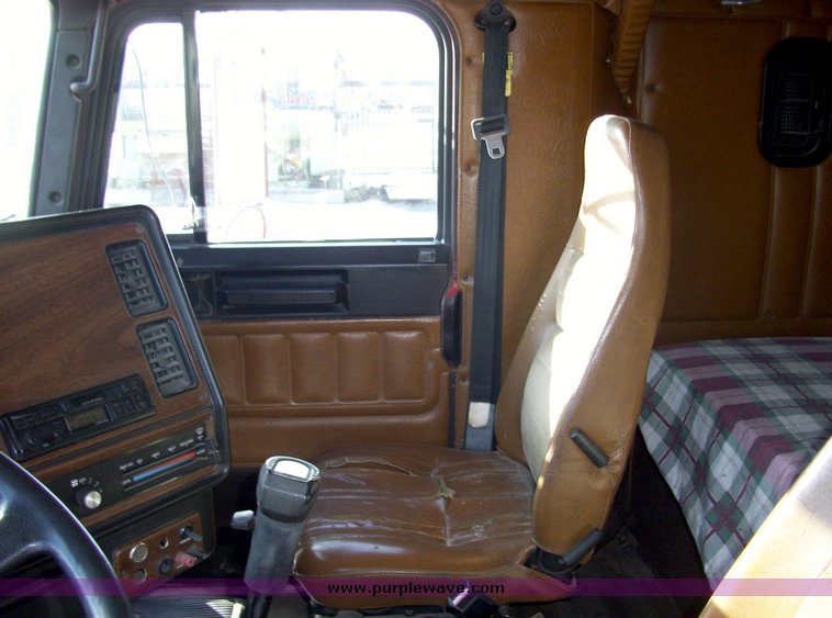 image for item 5328 1992 Freightliner Conventional FLD120 sleeper