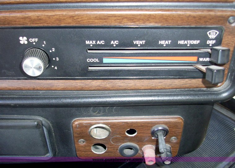 image for item 5328 1992 Freightliner Conventional FLD120 sleeper