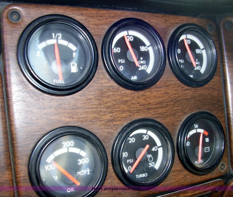 image for item 5328 1992 Freightliner Conventional FLD120 sleeper