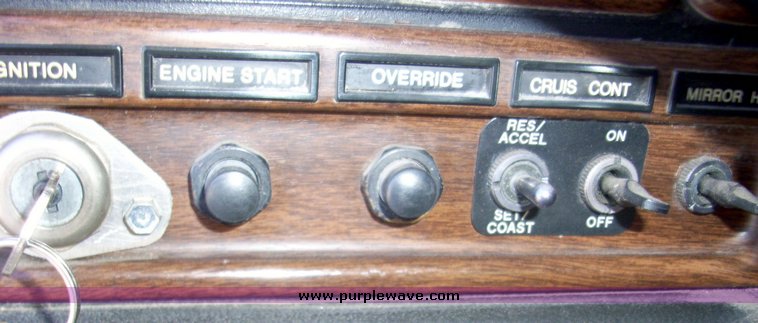 image for item 5328 1992 Freightliner Conventional FLD120 sleeper