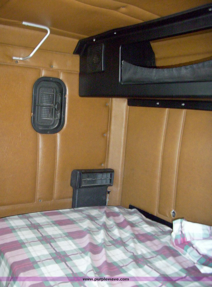 image for item 5328 1992 Freightliner Conventional FLD120 sleeper