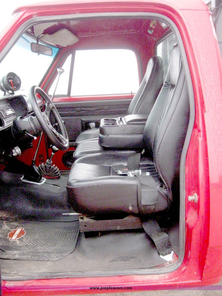 image for item 6804 1975 Dodge 2500 pickup truck