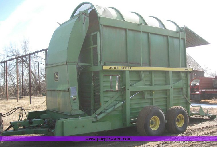 image for item 6830 John Deere E0200 stack wagon