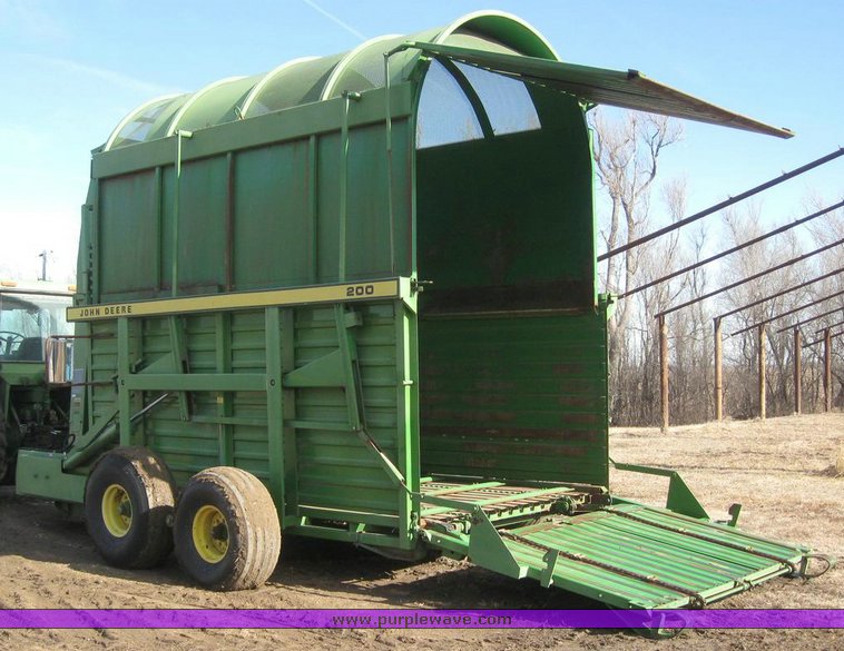 image for item 6830 John Deere E0200 stack wagon