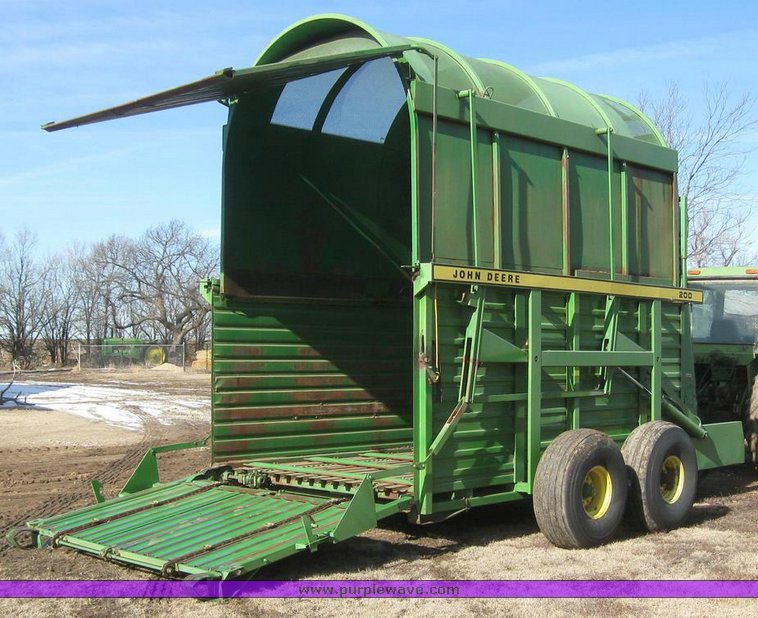 image for item 6830 John Deere E0200 stack wagon