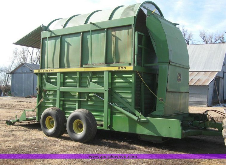 image for item 6830 John Deere E0200 stack wagon