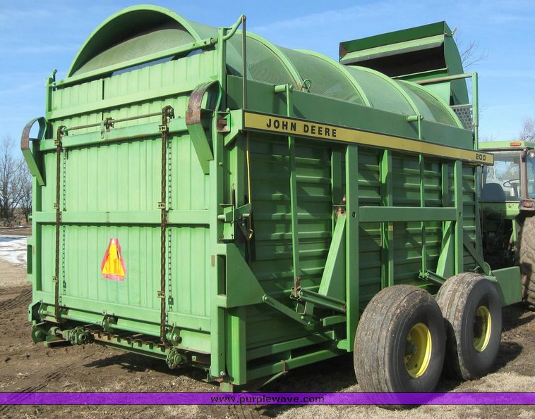 image for item 6830 John Deere E0200 stack wagon