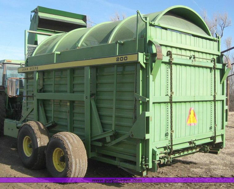 image for item 6830 John Deere E0200 stack wagon