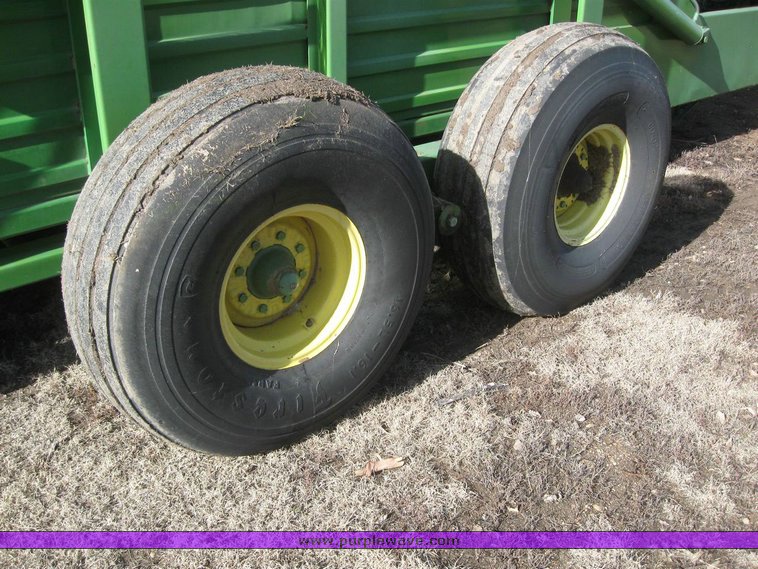 image for item 6830 John Deere E0200 stack wagon