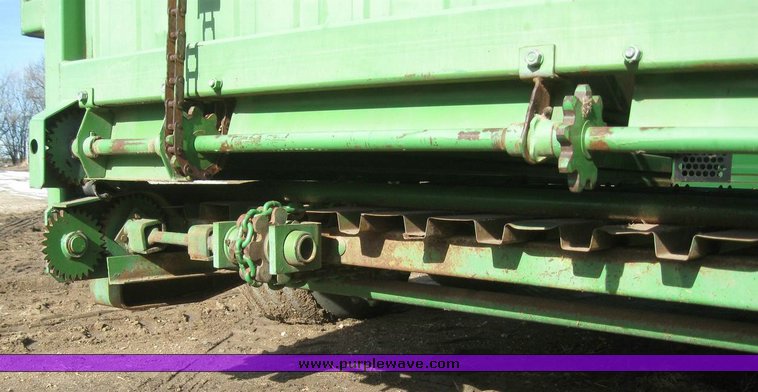 image for item 6830 John Deere E0200 stack wagon