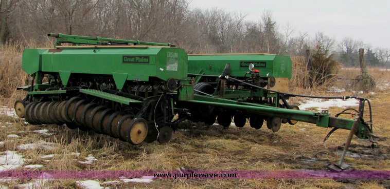 image for item 7043 Great Plains 30' drill