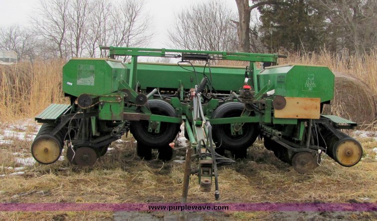 image for item 7043 Great Plains 30' drill