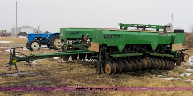 image for item 7043 Great Plains 30' drill