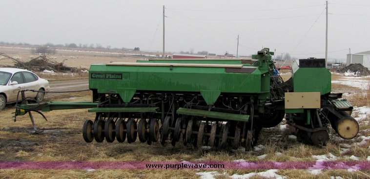 image for item 7043 Great Plains 30' drill