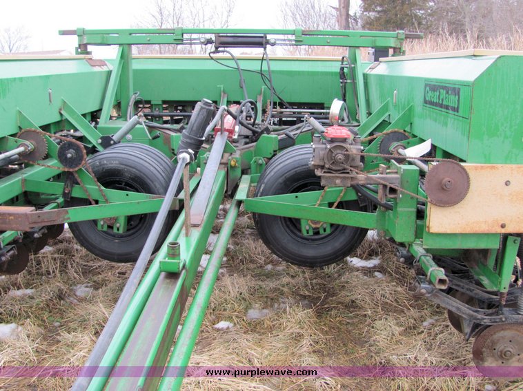 image for item 7043 Great Plains 30' drill