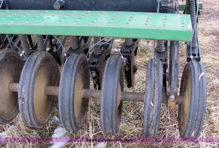 image for item 7043 Great Plains 30' drill