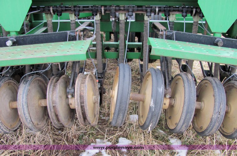 image for item 7043 Great Plains 30' drill