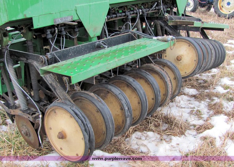 image for item 7043 Great Plains 30' drill