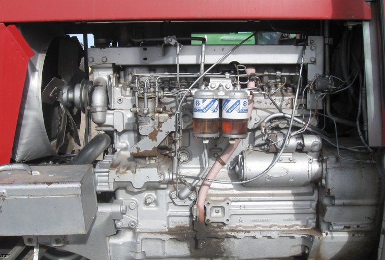 image for item 8031 1976 Massey-Ferguson 1135 tractor