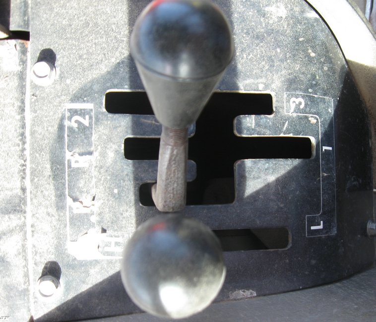 image for item 8031 1976 Massey-Ferguson 1135 tractor