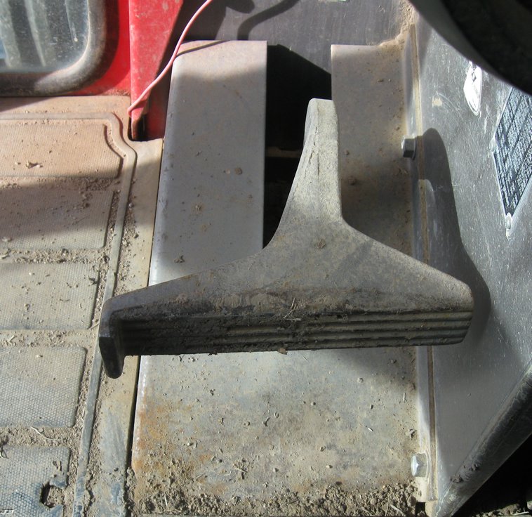 image for item 8031 1976 Massey-Ferguson 1135 tractor