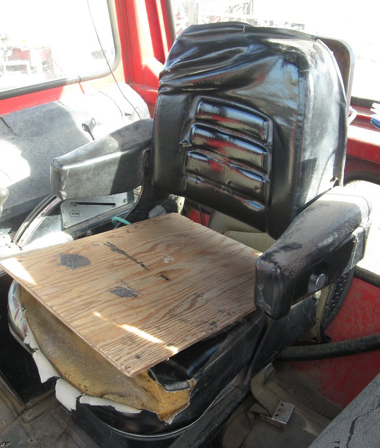 image for item 8031 1976 Massey-Ferguson 1135 tractor