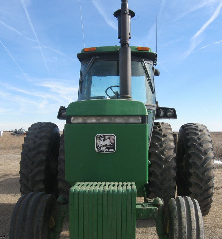 image for item 8032 1987 John Deere 4650 tractor