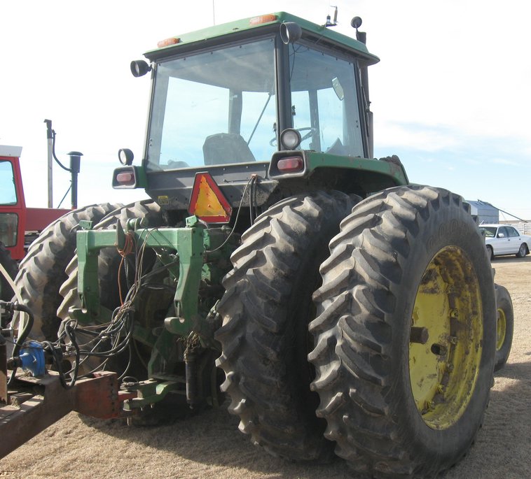 image for item 8032 1987 John Deere 4650 tractor