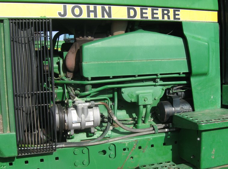 image for item 8032 1987 John Deere 4650 tractor