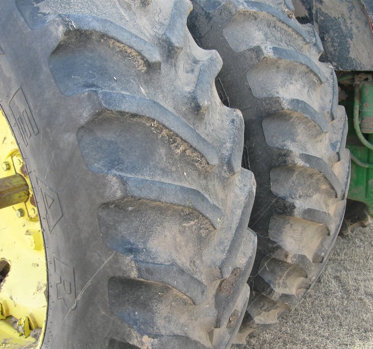 image for item 8032 1987 John Deere 4650 tractor