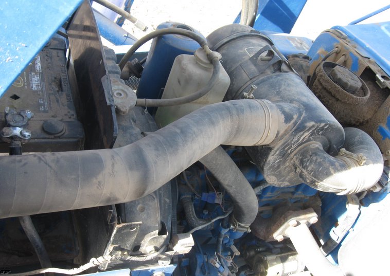 image for item 8036 1988 Ford 1720 tractor with loader