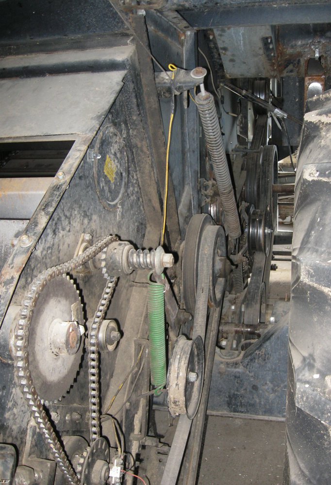 image for item 8038 1973 Gleaner L combine