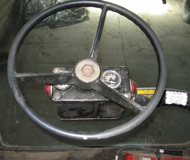 image for item 8038 1973 Gleaner L combine