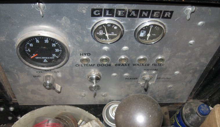 image for item 8038 1973 Gleaner L combine