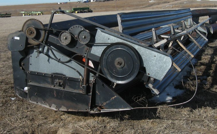 image for item 8038 1973 Gleaner L combine