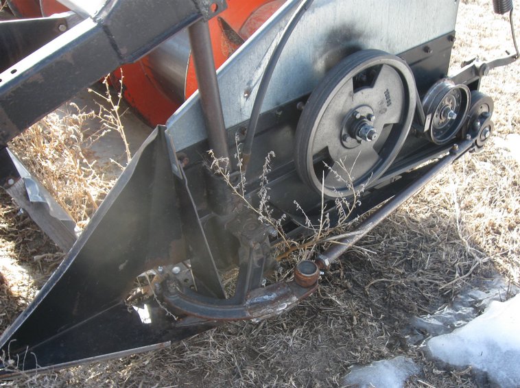 image for item 8038 1973 Gleaner L combine