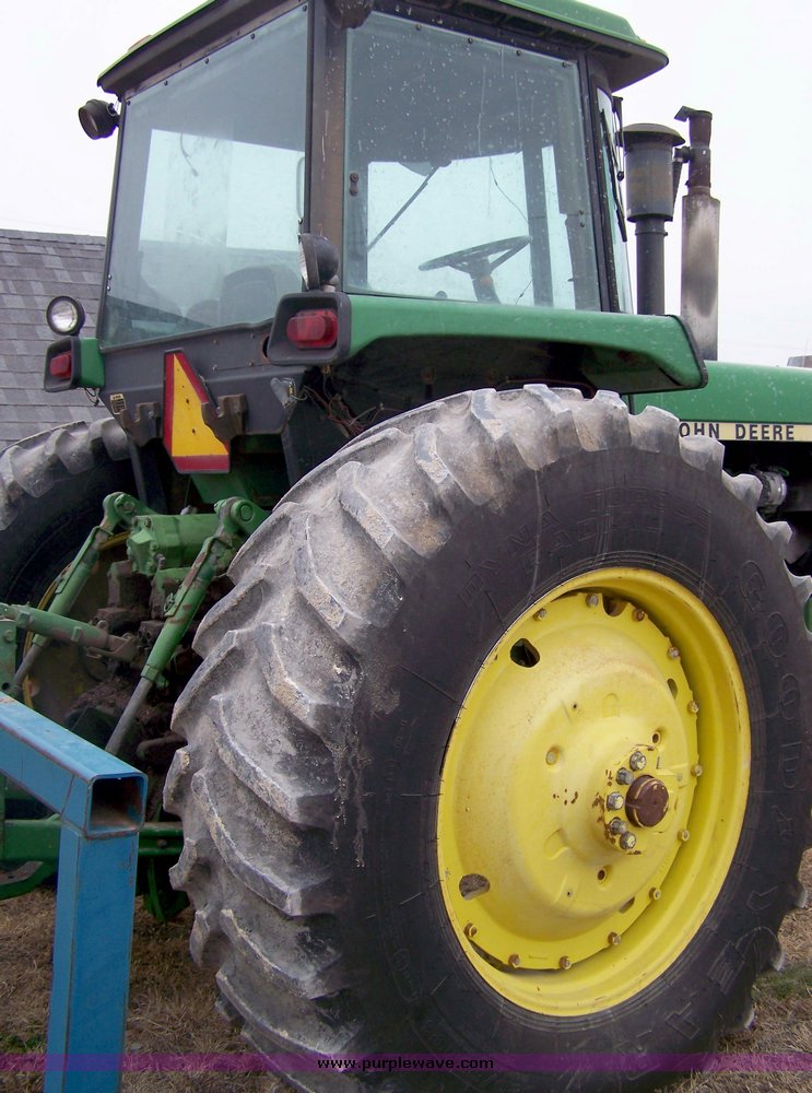 image for item 8600 1981 John Deere 4640