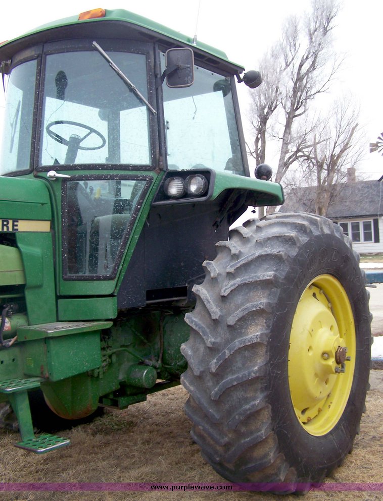 image for item 8600 1981 John Deere 4640