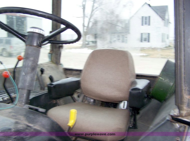 image for item 8600 1981 John Deere 4640