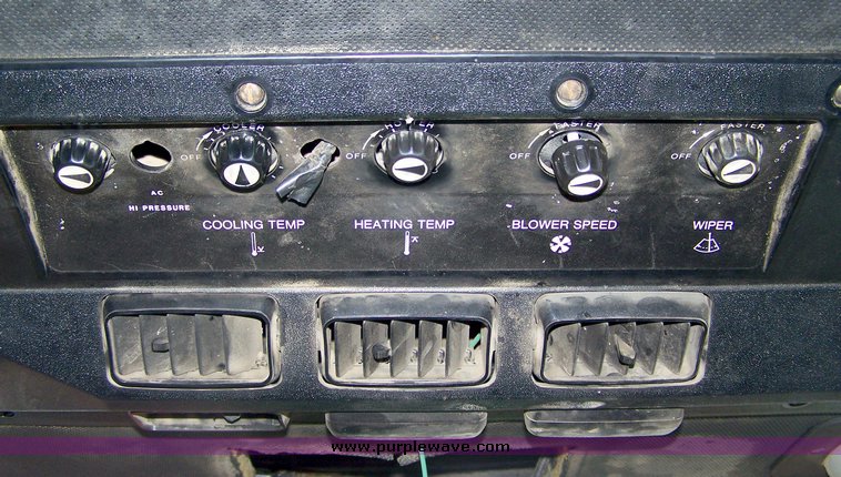 image for item 8600 1981 John Deere 4640