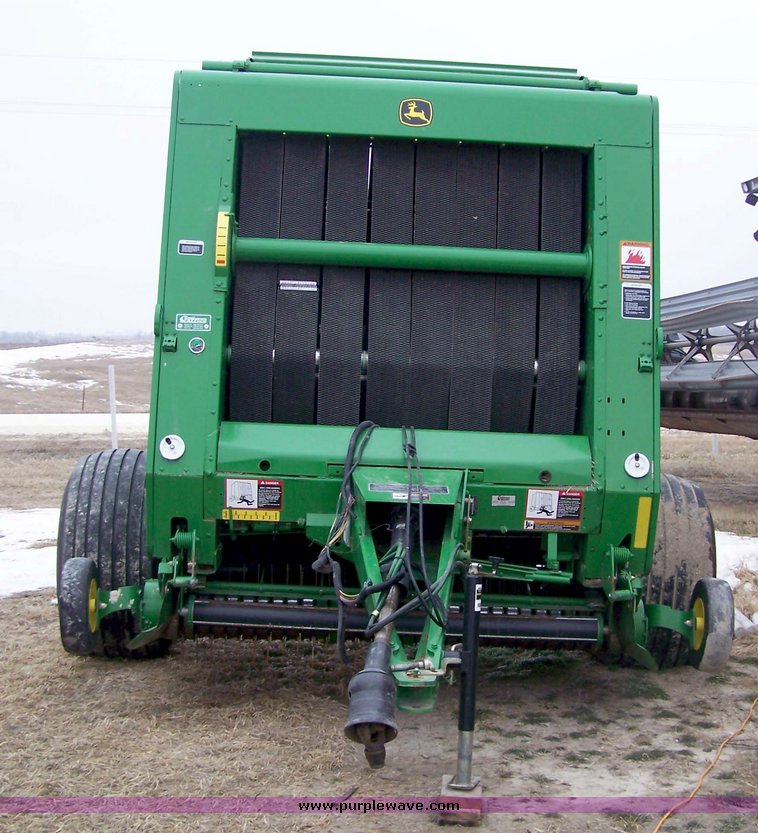 image for item 8601 2008 John Deere 568 round baler