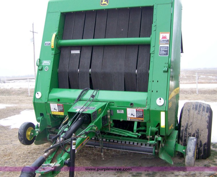 image for item 8601 2008 John Deere 568 round baler