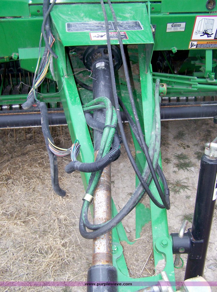 image for item 8601 2008 John Deere 568 round baler