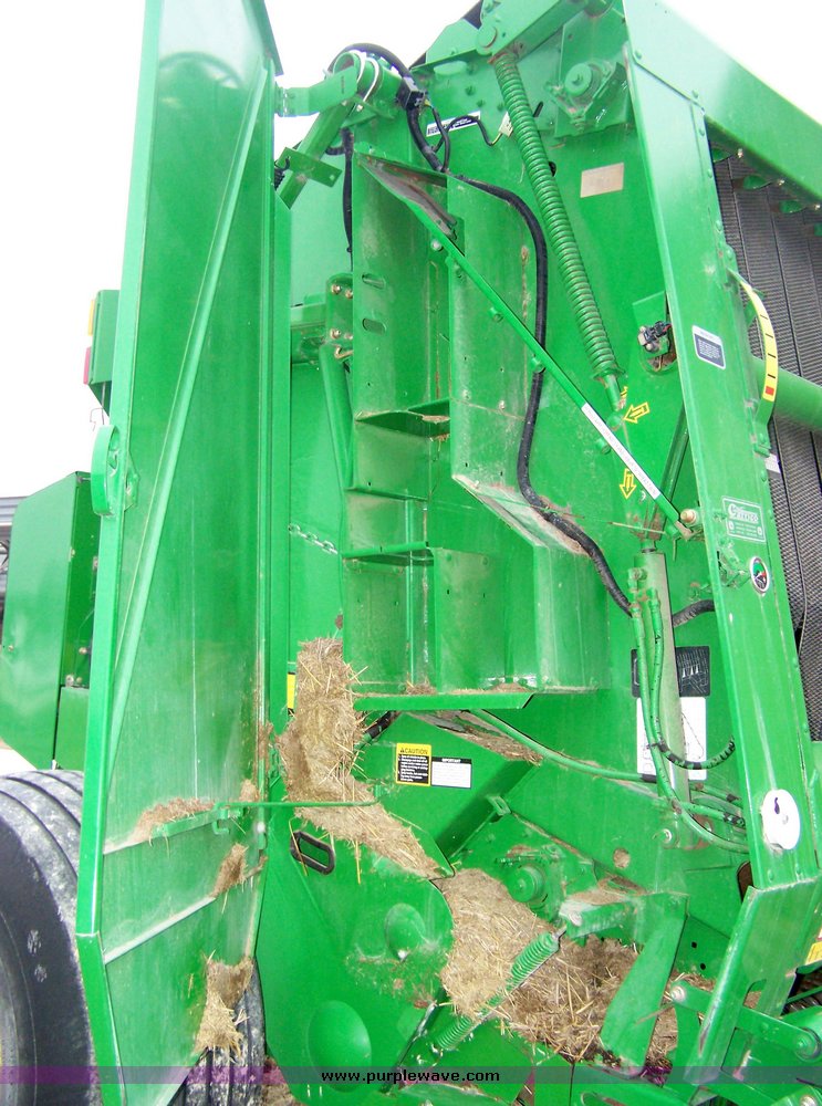 image for item 8601 2008 John Deere 568 round baler