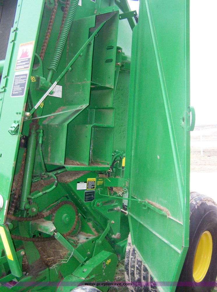 image for item 8601 2008 John Deere 568 round baler